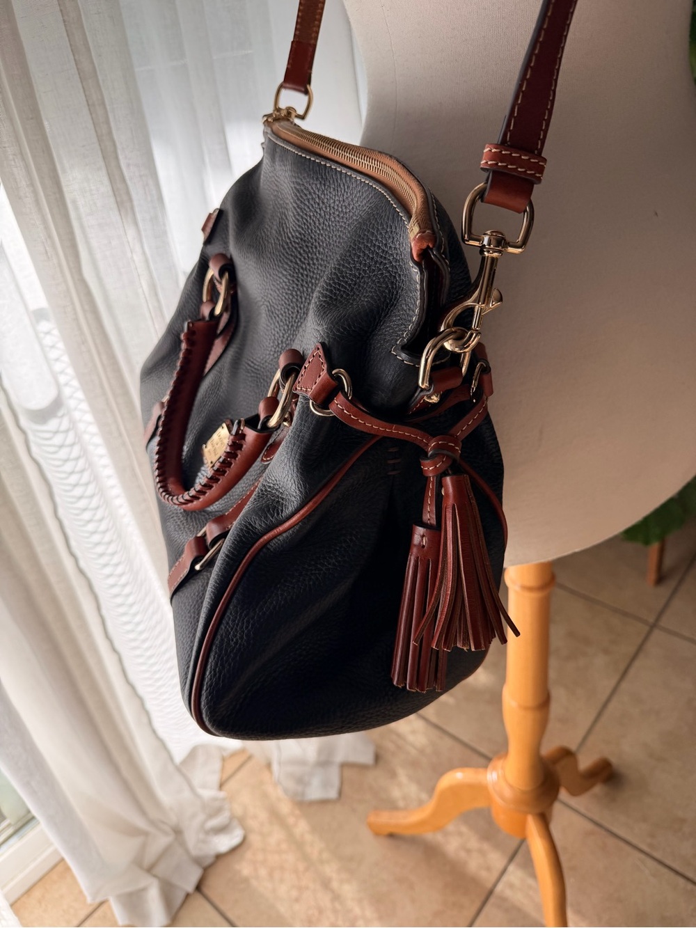 Authentic Dooney & Bourke Pebbled Leather Medium Satchel - Picture 3 of 11
